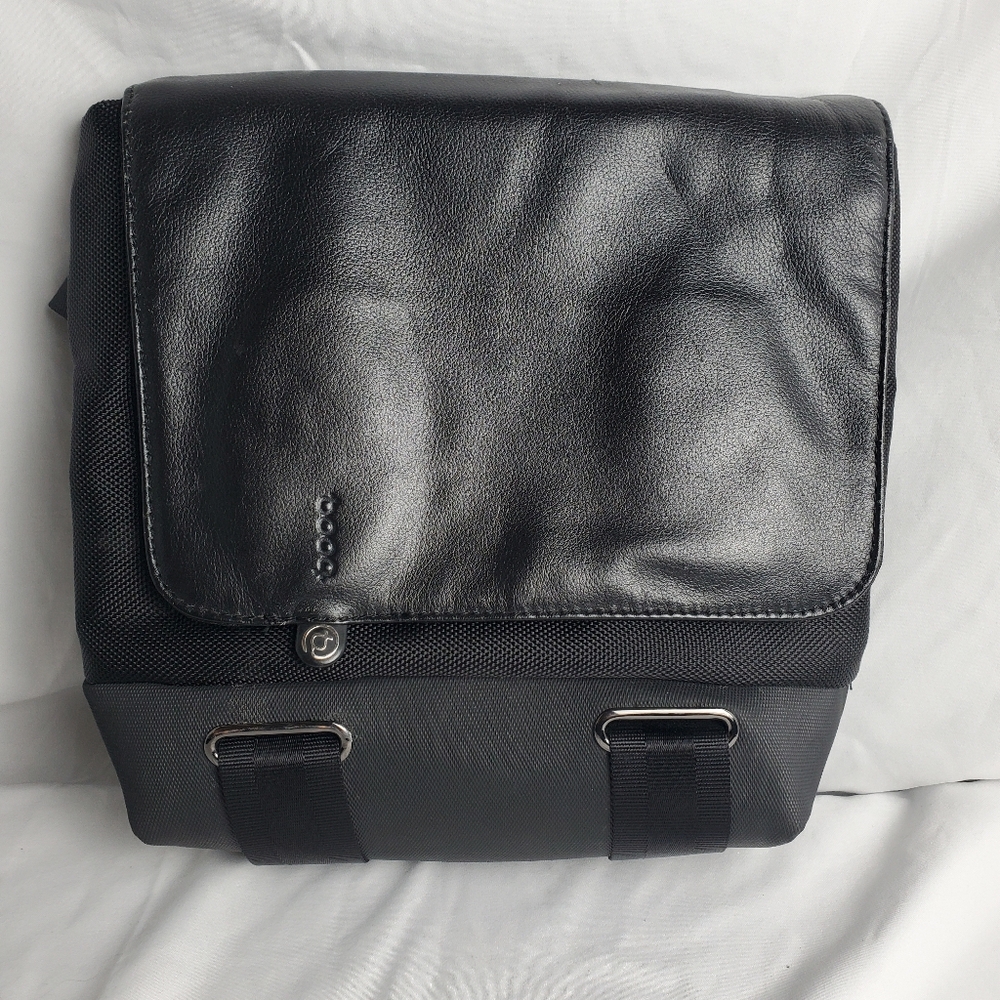 Booq Cobra Courier Black Men's Messenger Bag